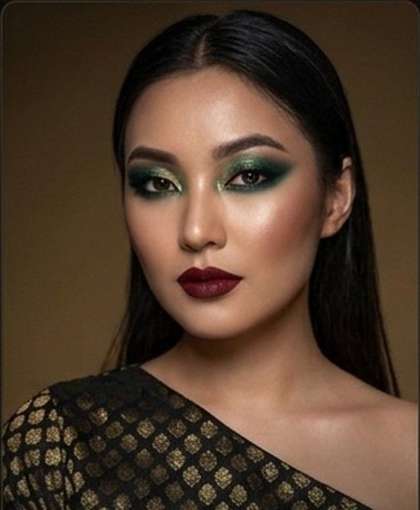 Party glam makeup with green smokey eyeshadow and bold lip